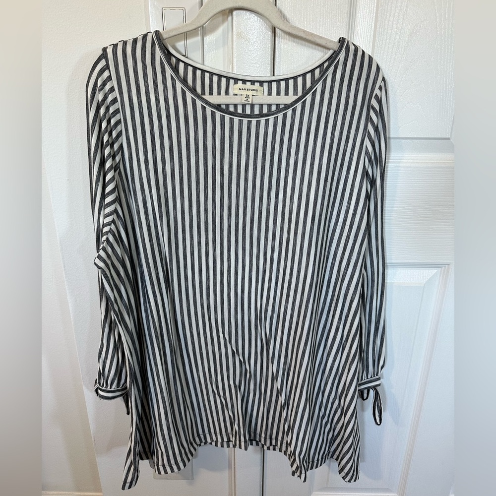 Max Studio black and white stripe with tie sleeve